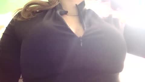 Snapshot of crisshantall chatting on 08-01-26, 08:41 crisshantall online show from 08-01-26, 08:41