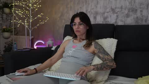 crissy_love online show from 02-04-25, 12:29