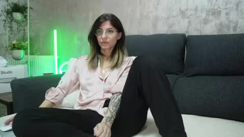 crissy_love online show from 02-08-25, 09:46