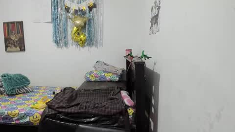 Snapshot of cristal_g19 chatting on 02-27-25, 07:12 online show from 02-27-25, 07:12