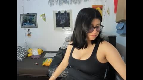 Snapshot of cristal_g19 chatting on 11-29-25, 02:14 online show from 11-29-25, 02:14