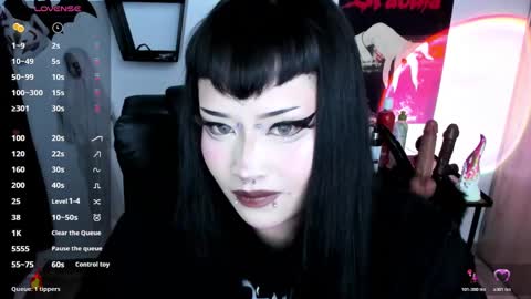 Snapshot of cristal_kosh chatting on 10-30-25, 09:59 Cris online show from 10-30-25, 09:59