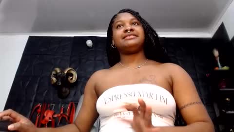 Snapshot of cristal_smith06 chatting on 05-10-26, 03:17 Hanna online show from 05-10-26, 03:17