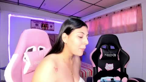 cristal_smith20 online show from 06-01-26, 04:20