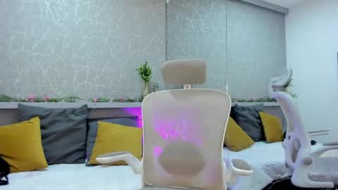 cristalbm_ online show from 05-16-26, 04:31