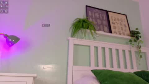 Nicole  Connection time 220pm-910pmCol online show from 09-26-25, 07:40