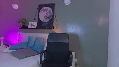 Nicole  Connection time 220pm-910pmCol online show from 11-13-25, 07:57