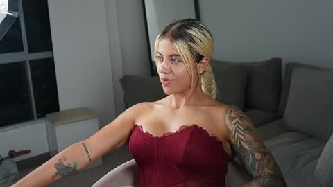 Laura online show from 04-25-26, 02:58