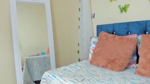 Snapshot of cristalwalker__ chatting on 02-04-25, 03:47 cristal walker online show from 02-04-25, 03:47