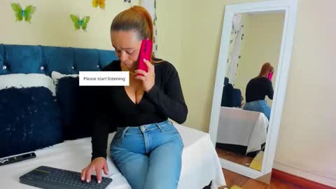 Snapshot of cristalwalker__ chatting on 10-08-25, 11:41 cristal walker online show from 10-08-25, 11:41