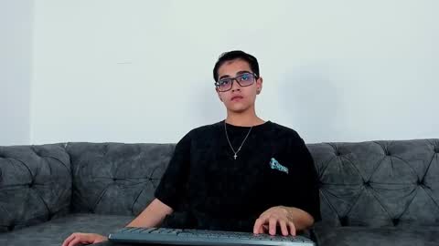 cristian_suarezz_ online show from 10-05-25, 09:13