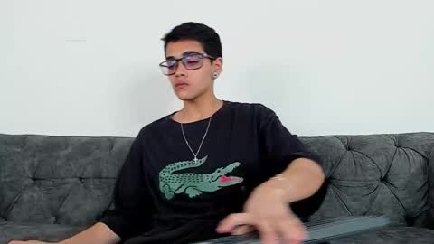 cristian_suarezz_ online show from 10-11-25, 08:40