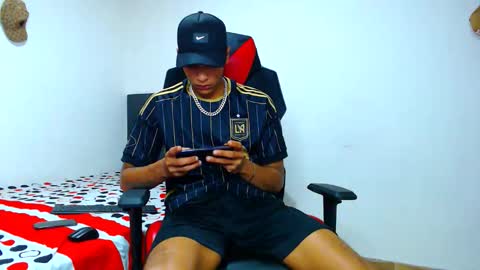 Snapshot of cristiantayron chatting on 05-06-26, 07:13 cristian online show from 05-06-26, 07:13