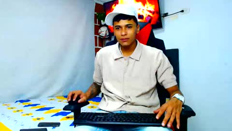 Snapshot of cristiantayron chatting on 05-30-26, 06:43 cristian online show from 05-30-26, 06:43