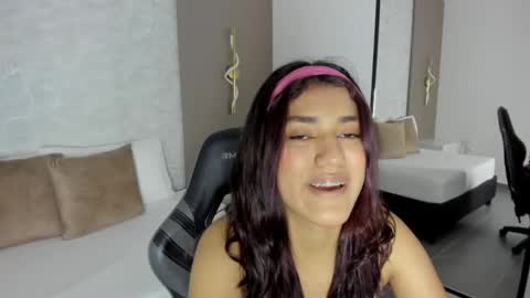 C R I S T I N online show from 05-19-26, 09:32