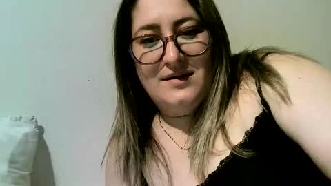 cristina20021991 online show from 04-01-26, 06:25