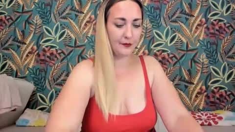 Snapshot of cristinnna chatting on 11-26-25, 05:36 Cristina online show from 11-26-25, 05:36