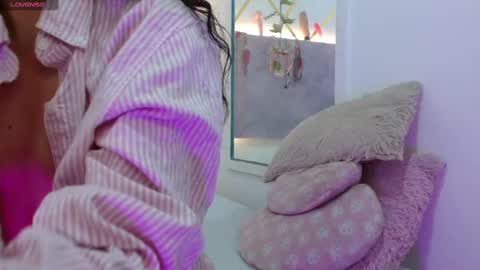 Snapshot of cristinnray chatting on 10-07-25, 01:03 Cristin online show from 10-07-25, 01:03