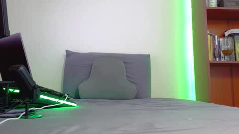 Tell me God  independent model show your respect at all times online show from 12-17-25, 09:21