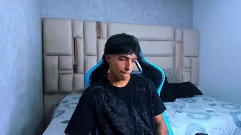 Snapshot of croy_myer chatting on 03-04-26, 06:41 Croy online show from 03-04-26, 06:41