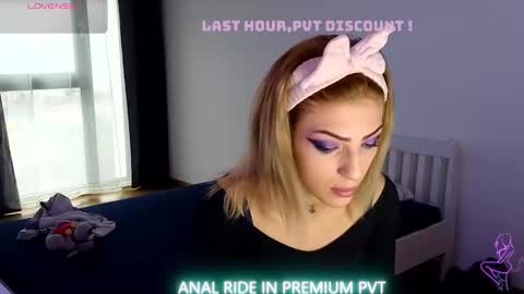 Crys online show from 12-22-25, 08:44