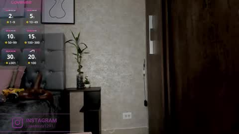 Snapshot of crystal_beennz chatting on 09-30-25, 03:33 online show from 09-30-25, 03:33