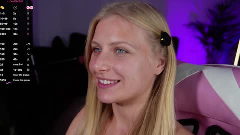 Snapshot of crystal_blond chatting on 04-10-26, 08:35 Crystal online show from 04-10-26, 08:35