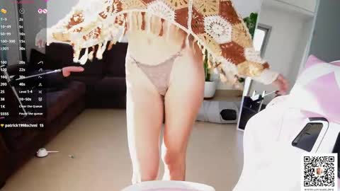 Snapshot of crystal_blond chatting on 04-14-26, 05:08 Crystal online show from 04-14-26, 05:08