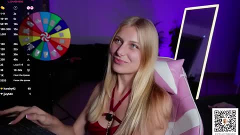 Snapshot of crystal_blond chatting on 04-15-26, 07:58 Crystal online show from 04-15-26, 07:58