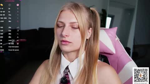 Snapshot of crystal_blond chatting on 04-17-26, 06:44 Crystal online show from 04-17-26, 06:44
