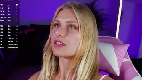 Snapshot of crystal_blond chatting on 04-20-26, 07:59 Crystal online show from 04-20-26, 07:59