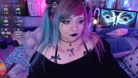 Snapshot of crystal_galaxy chatting on 01-29-25, 10:22 online show from 01-29-25, 10:22