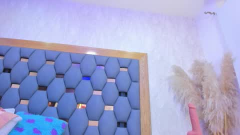 crystal_sm online show from 12-17-25, 03:23