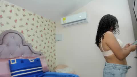 Snapshot of crystal_watson0 chatting on 05-16-26, 02:05 Milf Latina online show from 05-16-26, 02:05