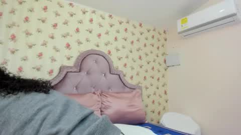 Snapshot of crystal_watson0 chatting on 05-18-26, 01:39 Milf Latina online show from 05-18-26, 01:39