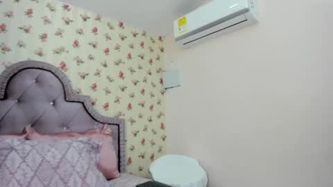 Snapshot of crystal_watson0 chatting on 05-24-26, 01:49 Milf Latina online show from 05-24-26, 01:49