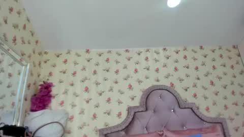 Snapshot of crystal_watson0 chatting on 06-09-26, 02:50 Milf Latina online show from 06-09-26, 02:50