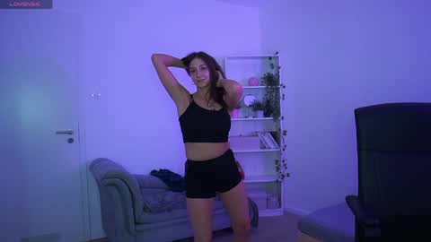 Crystalbrunette18 online show from 04-18-26, 07:07