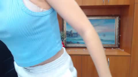 Snapshot of crystalgirl__ chatting on 01-18-25, 11:00 Stella online show from 01-18-25, 11:00