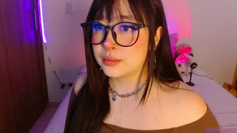 Snapshot of crystalitesq chatting on 05-01-26, 01:05 Olivia online show from 05-01-26, 01:05