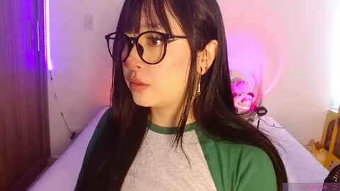 Snapshot of crystalitesq chatting on 05-28-26, 01:19 Olivia online show from 05-28-26, 01:19