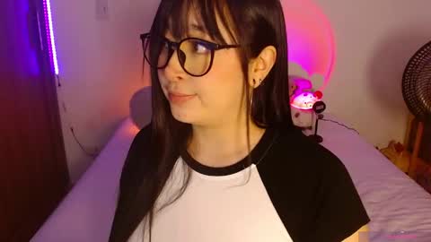 Snapshot of crystalitesq chatting on 06-05-26, 01:34 Olivia online show from 06-05-26, 01:34