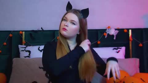 Crystal online show from 10-27-25, 06:23