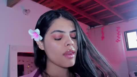 Snapshot of crystalvans chatting on 10-15-25, 12:05 Cristal  online show from 10-15-25, 12:05