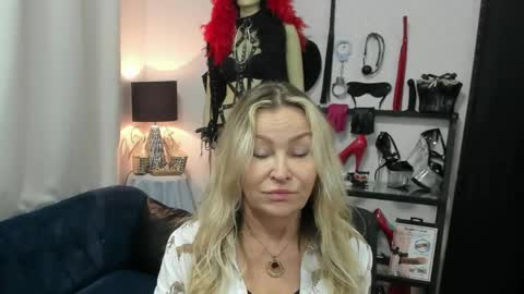 Snapshot of crystalxohotty chatting on 06-08-26, 05:08 CrystalHotty online show from 06-08-26, 05:08
