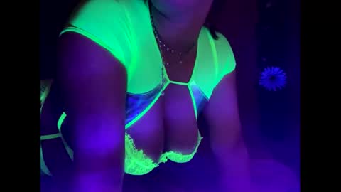Snapshot of crystalyn777 chatting on 10-22-25, 02:01 crystalyn777 online show from 10-22-25, 02:01