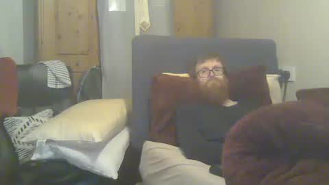 Snapshot of cs014g8493 chatting on 05-07-26, 11:21 chris online show from 05-07-26, 11:21