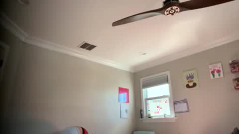 Snapshot of cubanwetdreamdoll chatting on 04-20-26, 08:10 Thick Cuban Laz online show from 04-20-26, 08:10