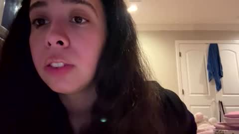 Snapshot of cubanwetdreamdoll chatting on 04-30-26, 12:06 Thick Cuban Laz online show from 04-30-26, 12:06