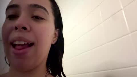Snapshot of cubanwetdreamdoll chatting on 05-10-26, 05:51 Thick Cuban Laz online show from 05-10-26, 05:51